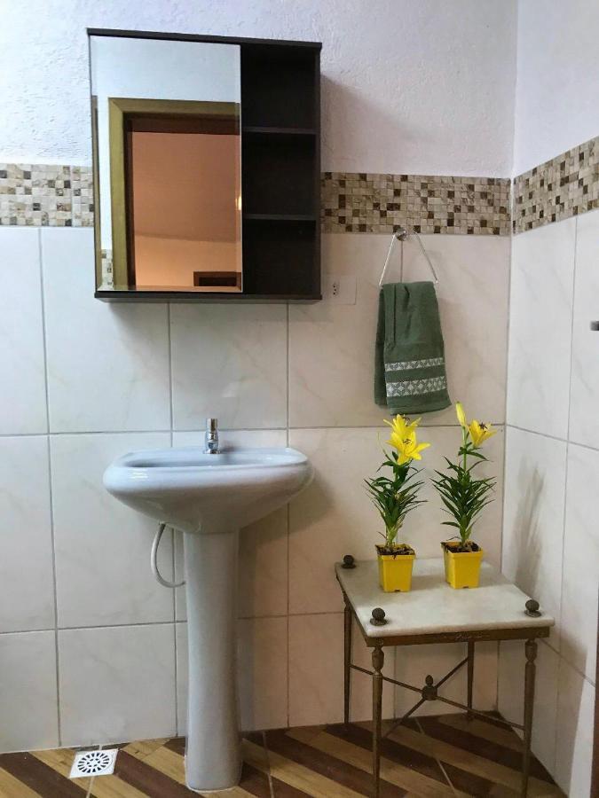 Chalé Privativo à beira do rio Jaguareguava na Mata Atlântica em Bertioga SP Vila Exterior foto