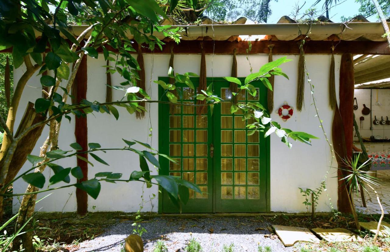 Chalé Privativo à beira do rio Jaguareguava na Mata Atlântica em Bertioga SP Vila Exterior foto