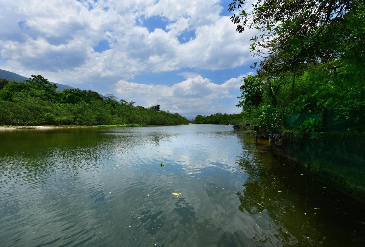 Chalé Privativo à beira do rio Jaguareguava na Mata Atlântica em Bertioga SP Vila Exterior foto