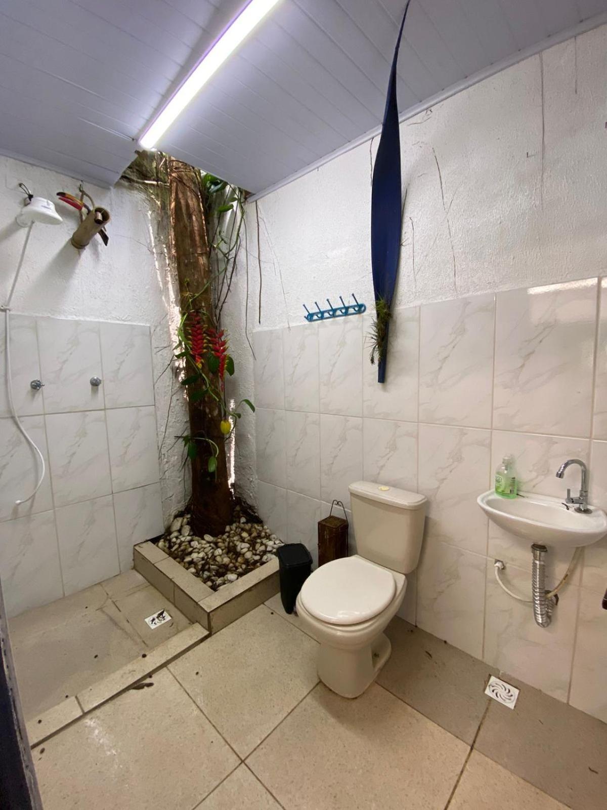 Chalé Privativo à beira do rio Jaguareguava na Mata Atlântica em Bertioga SP Vila Exterior foto